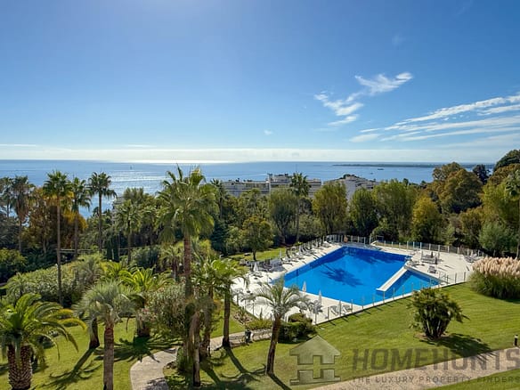 2 Bedroom Apartment in Le Golfe Juan 26
