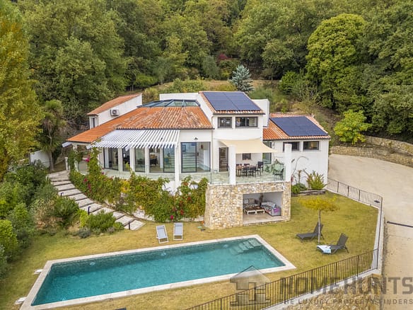 4 Bedroom Villa/House in Grasse 3