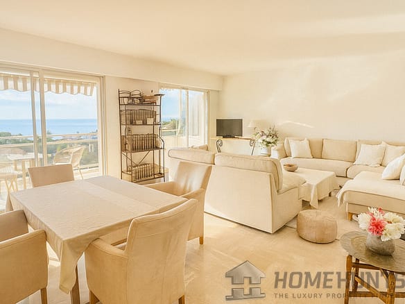 2 Bedroom Apartment in Cannes 3
