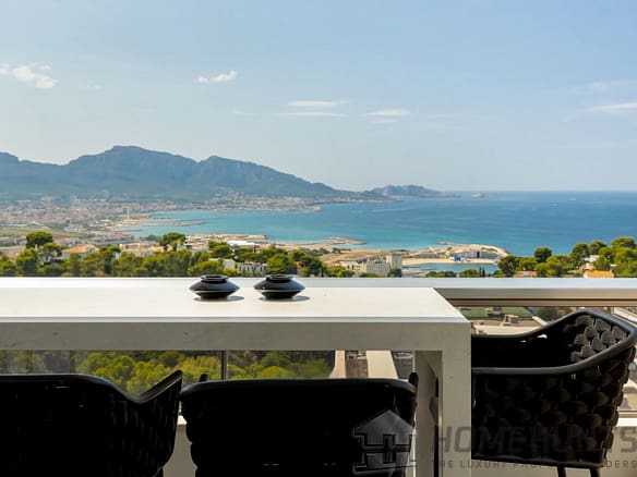 4 Bedroom Apartment in Marseille 30