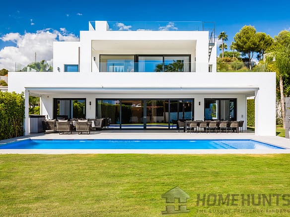 7 Bedroom Villa/House in Nueva Andalucía 6