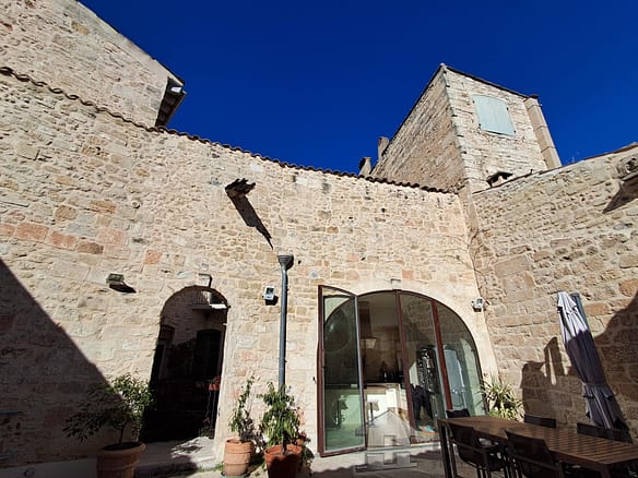 7 Bedroom Villa/House in St Gilles 32