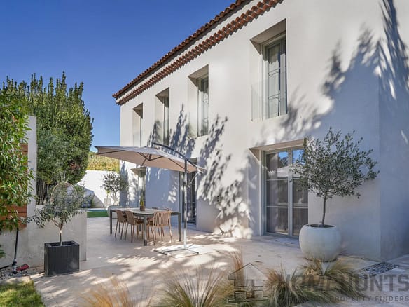 Villa/House For Sale in Marseille 2