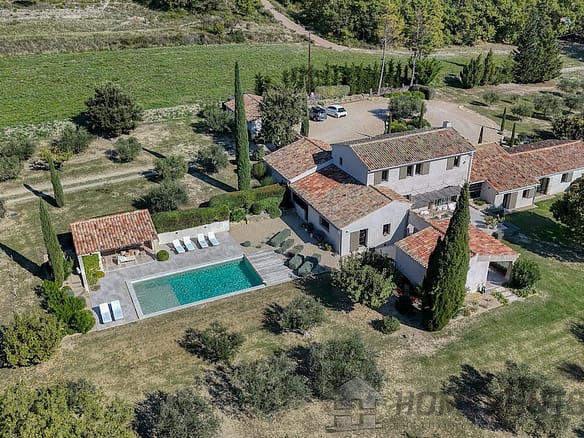 6 Bedroom Villa/House in Lauris 8