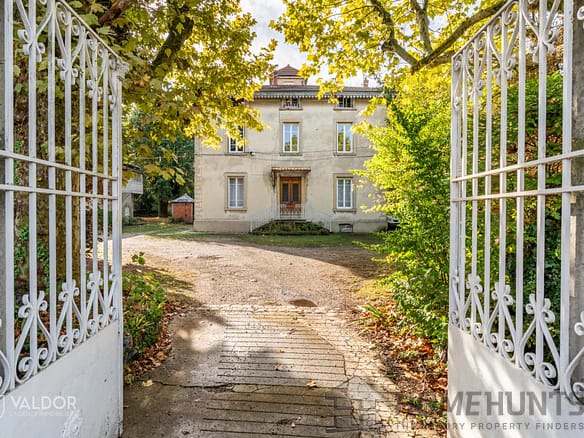 Villa/House in Sathonay-camp 28