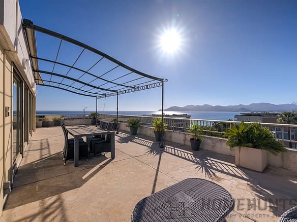 3 Bedroom Apartment in Cannes 3