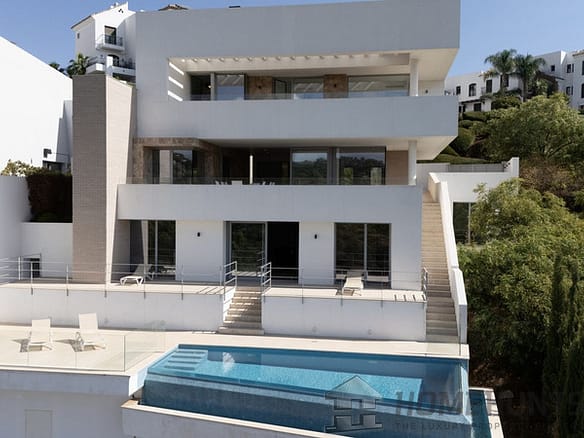 6 Bedroom Villa/House in Los Arqueros 18
