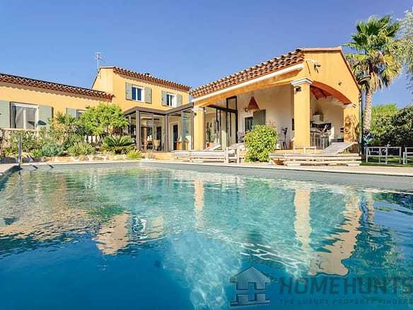 4 Bedroom Villa/House in Le Castellet 22