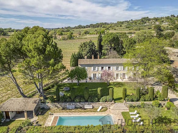 8 Bedroom Villa/House in Vaison La Romaine 6