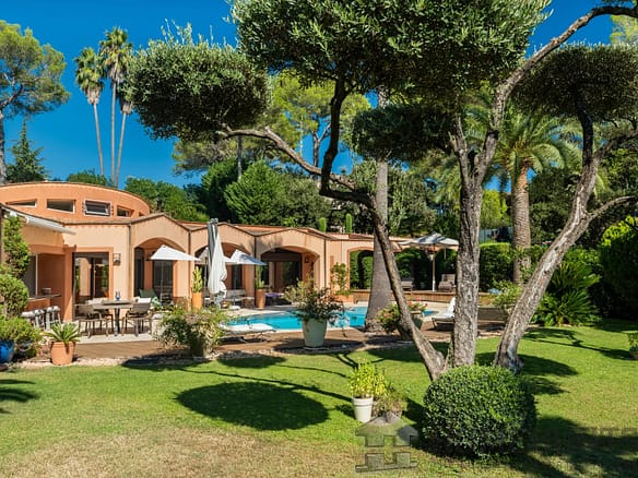 4 Bedroom Villa/House in Mougins 3