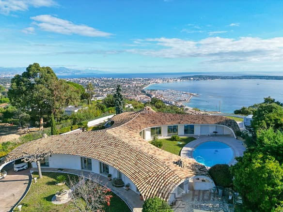 5 Bedroom Villa/House in Cannes 3