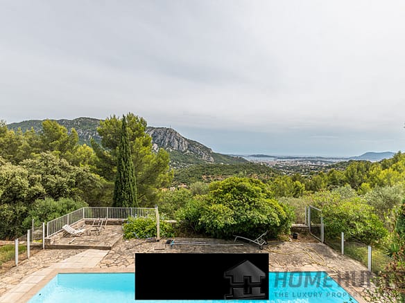 7 Bedroom Villa/House in Le Revest Les Eaux 14