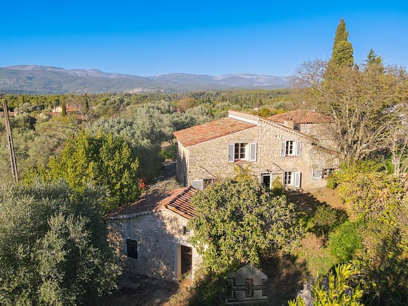 2 Bedroom Villa/House in St Paul En Foret 2