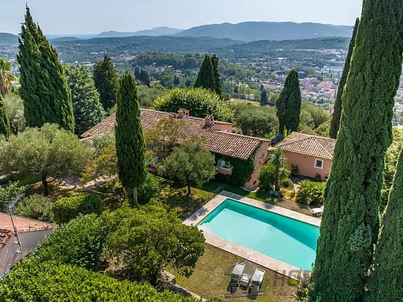 7 Bedroom Villa/House in Grasse 10