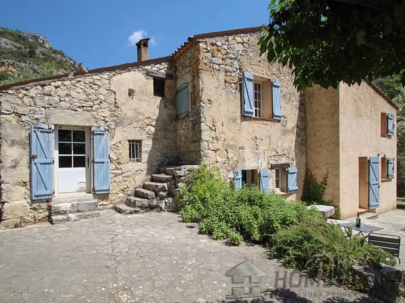 4 Bedroom Villa/House in Mons 5