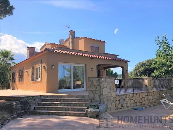 3 Bedroom Villa/House in Tamariu 2