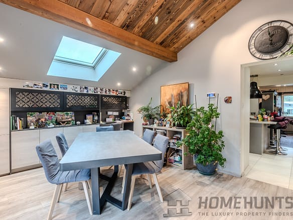 6 Bedroom Chalet in Morzine 7