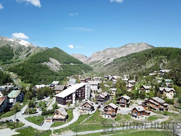 4 Bedroom Chalet in Auron 3