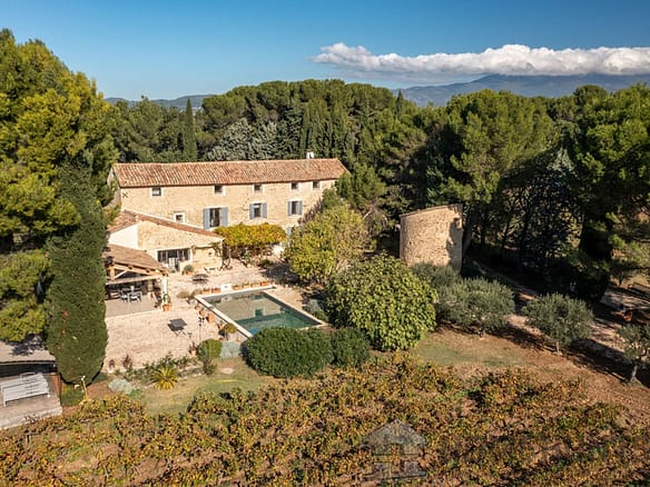 5 Bedroom Villa/House in Caromb 6