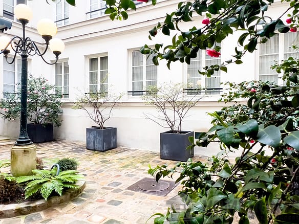 2 Bedroom Apartment in Paris 6th (Saint Germain des Prés – Luxembourg) 9
