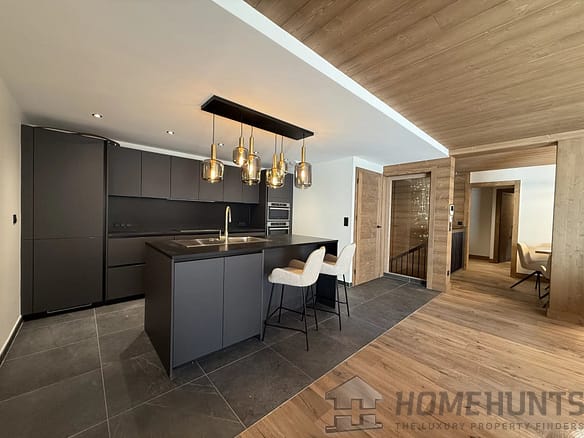 4 Bedroom Apartment in Meribel 5