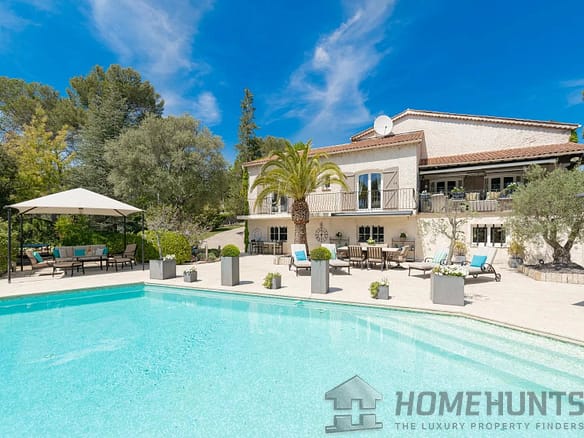 4 Bedroom Villa/House in Roquefort Les Pins 32