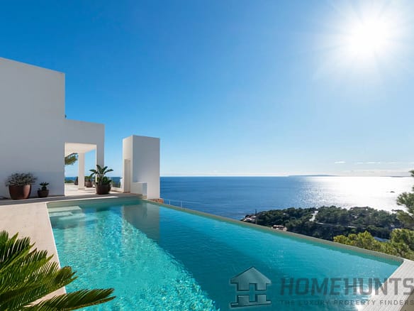 4 Bedroom Villa/House in Roca Llisa 3