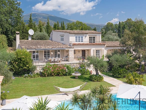 5 Bedroom Villa/House in Roquefort Les Pins 18