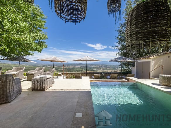 6 Bedroom Villa/House in Gordes 7