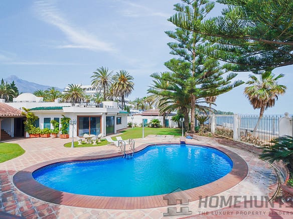 9 Bedroom Villa/House in The Golden Mile 9