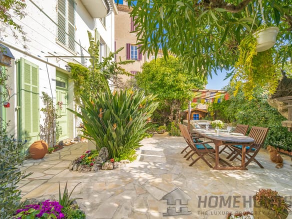2 Bedroom Apartment in Cannes 22