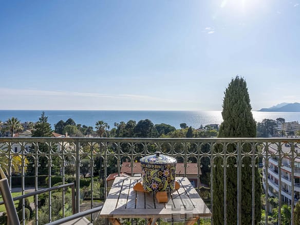 3 Bedroom Apartment in Cannes 20