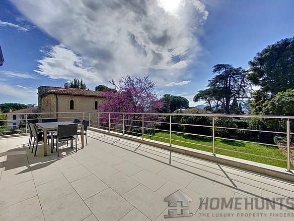 4 Bedroom Villa/House in Cannes 38