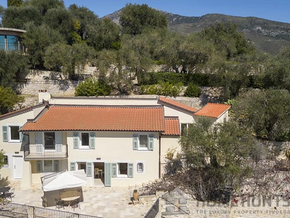 5 Bedroom Villa/House in Menton 5