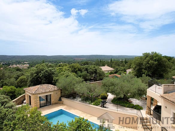 6 Bedroom Villa/House in Uzes 9