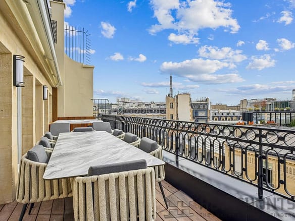 3 Bedroom Apartment in Paris 8th (Golden Triangle - Parc Monceau) 5