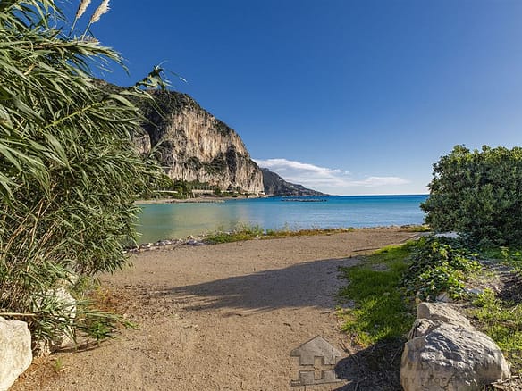 2 Bedroom Apartment in Beaulieu Sur Mer 7