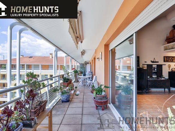 3 Bedroom Apartment in Nice - City 16