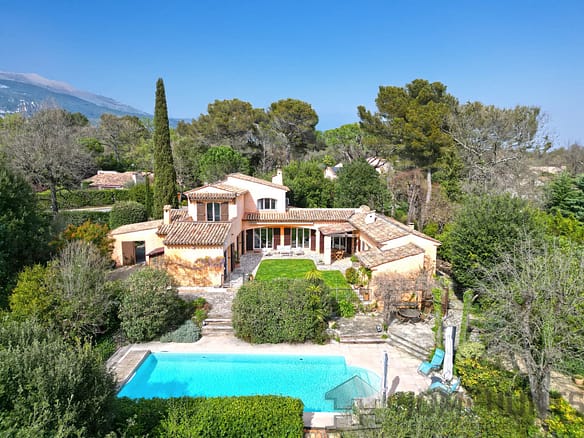 4 Bedroom Villa/House in Roquefort Les Pins 12