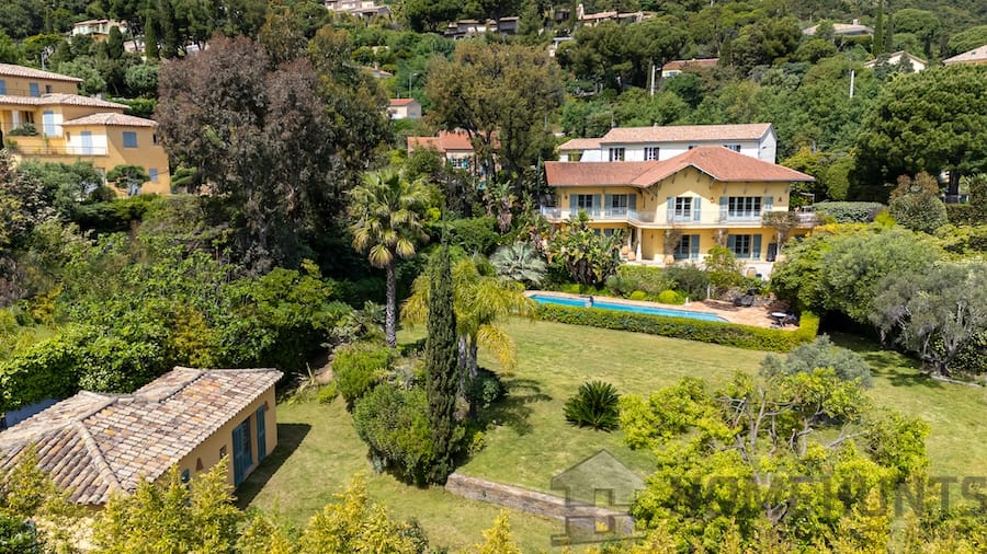 8 Bedroom Villa/House in Rayol Canadel Sur Mer 11
