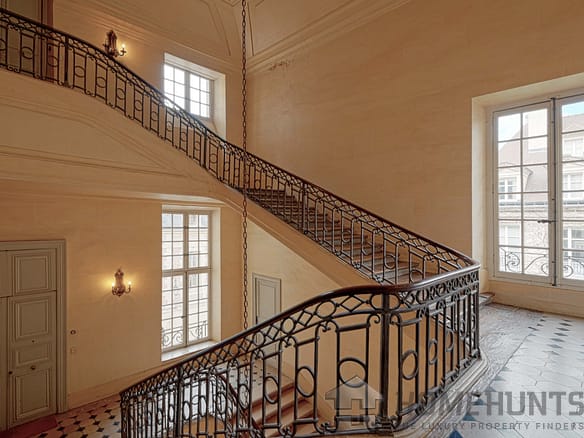 4 Bedroom Apartment in Paris 3rd (Haut Marais- rue de Bretagne) 32