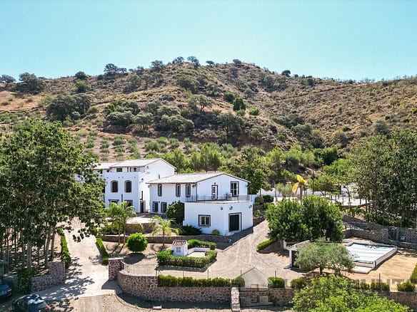 9 Bedroom Villa/House in Malaga 9