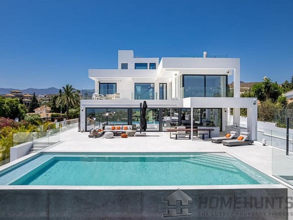 6 Bedroom Villa/House in New Golden Mile 5