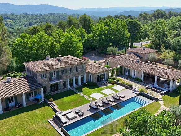 6 Bedroom Villa/House in Tourrettes 28