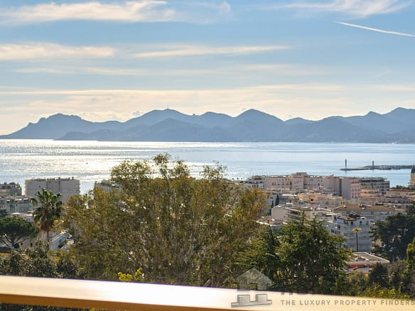 2 Bedroom Apartment in Cannes 36