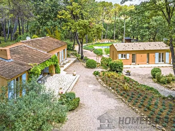 5 Bedroom Villa/House in Lorgues 12