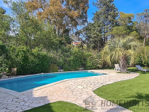 5 Bedroom Villa/House in St Raphael 5
