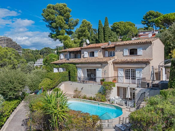 6 Bedroom Villa/House in Le Cannet 26