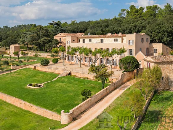 Castle/Estates For Sale in Fox Amphoux 3