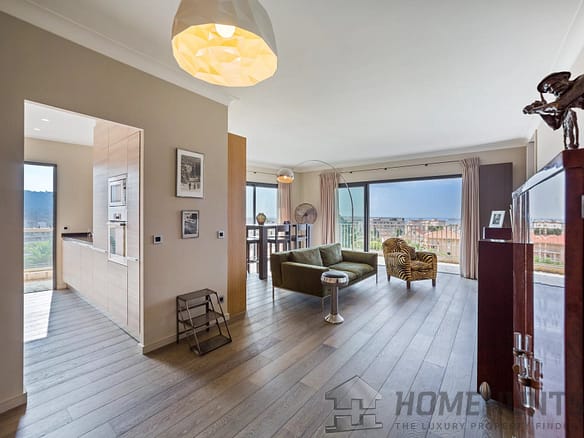 2 Bedroom Apartment in Cannes 9